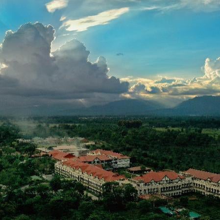 MAYFAIR Tea Resort