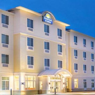 Days Inn & Suites by Wyndham Kearney Thumbnail
