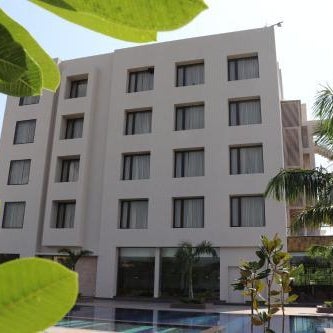 Hillcrest Hotel & Resort