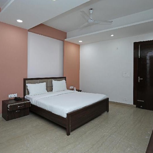SPOT ON 73780 Hotel Pravin