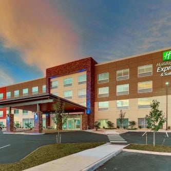 Holiday Inn Express & Suites Roanoke - Civic Center By IHG Thumbnail