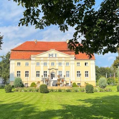 Pałac Henryków