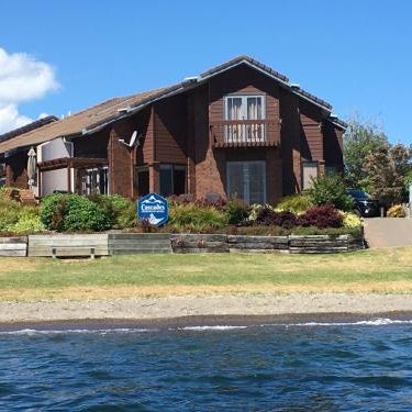 Cascades Lakefront Motel Thumbnail