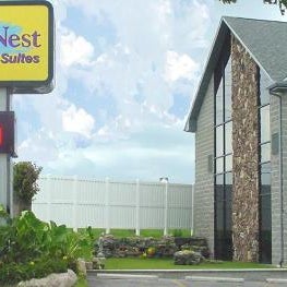 Quail's Nest Inn & Suites Thumbnail