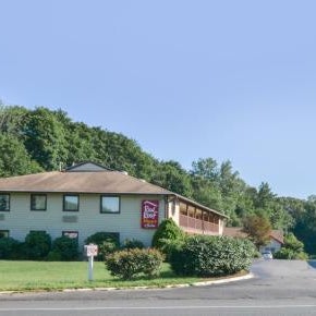 Red Roof PLUS+ & Suites Guilford Thumbnail