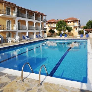 Village Inn Studios & Family Apartments