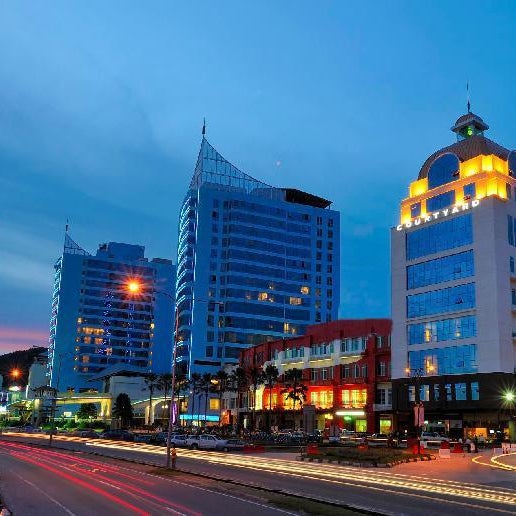 Courtyard Hotel 1Borneo