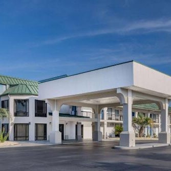Days Inn & Suites by Wyndham Savannah Midtown Thumbnail