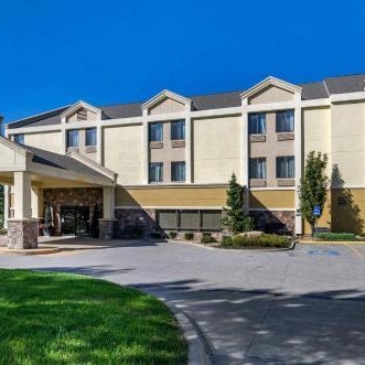 Comfort Inn & Suites Kansas City - Northeast Thumbnail