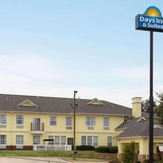 Days Inn & Suites by Wyndham Ft. Worth DFW Airport South Thumbnail