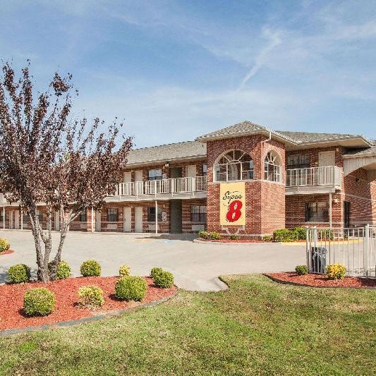 Super 8 by Wyndham Cabot Thumbnail