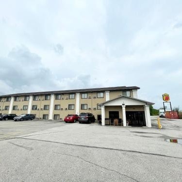 Super 8 by Wyndham Clear Lake Thumbnail