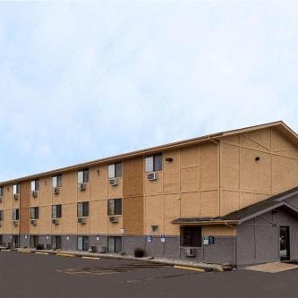 Super 8 by Wyndham Dubuque/Galena Area Thumbnail