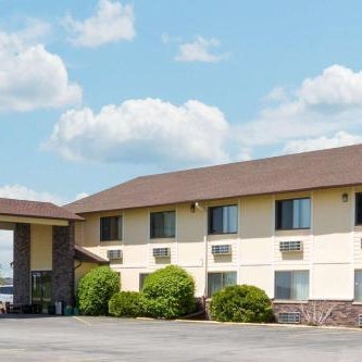 Super 8 by Wyndham Perry IA Thumbnail