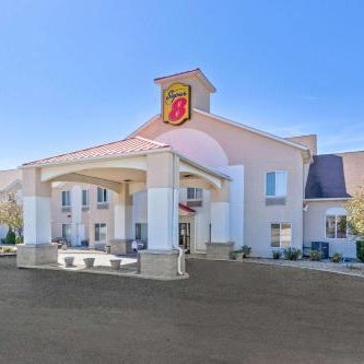Super 8 by Wyndham Cloverdale IN Thumbnail