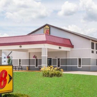 Super 8 by Wyndham Shipshewana Thumbnail