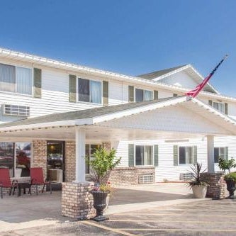 Super 8 by Wyndham Escanaba Thumbnail