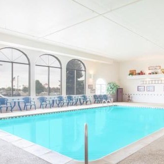 Super 8 by Wyndham West Branch Thumbnail