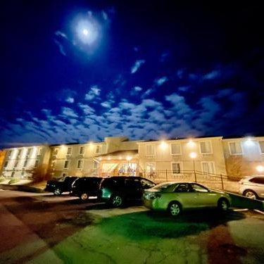 Super 8 by Wyndham Hannibal Thumbnail