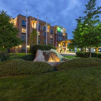 Holiday Inn Express & Suites Riverport Richmond By IHG Thumbnail