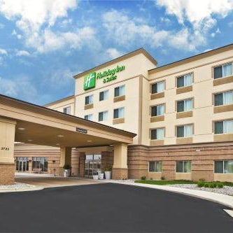 Holiday Inn & Suites Green Bay Stadium by IHG