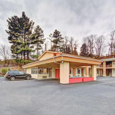 Econo Lodge Wytheville I-77 & I-81 Thumbnail