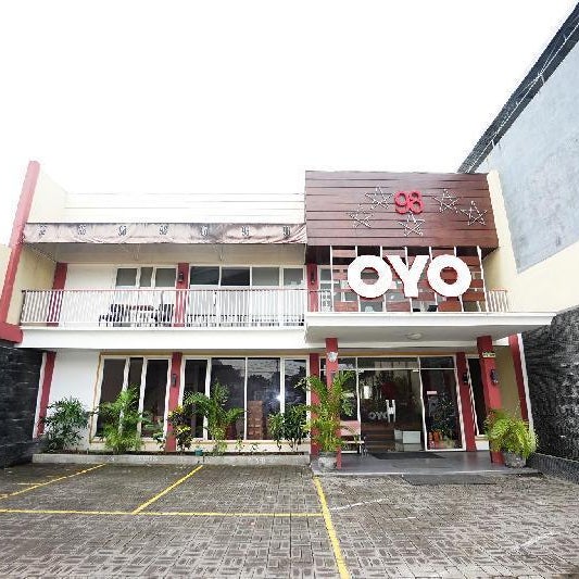 Hotel O Siwalankerto Near Surabaya Carnival Thumbnail