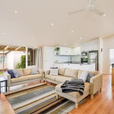 The Deckhouse I Pet Friendly I 2 Mins to Beach