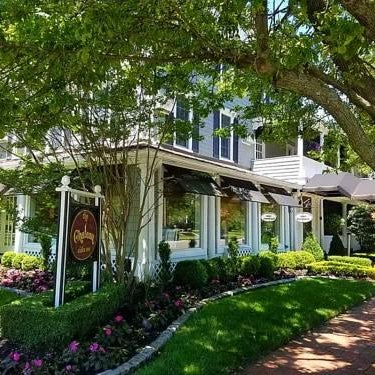 Chateau Inn and Suites Thumbnail