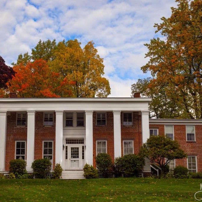 Cromwell Manor Inn Thumbnail
