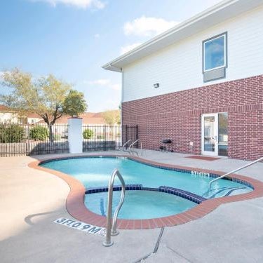 OYO Townhouse Clute Lake Jackson Thumbnail