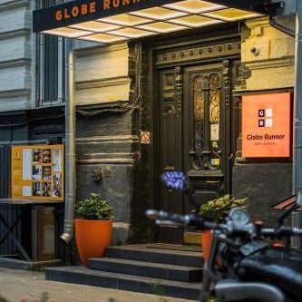 Globe Runner Rooms & Dorms Thumbnail