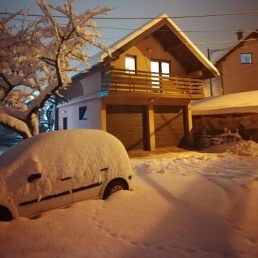 Sweet House, 2 Bedrooms, Free Parking, Near Sarajevo & Jahorina