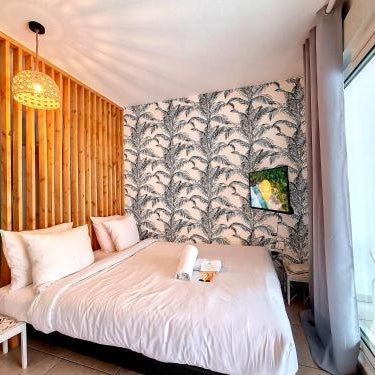 La Riviera - Studio proche du centre de Saint-Denis Thumbnail