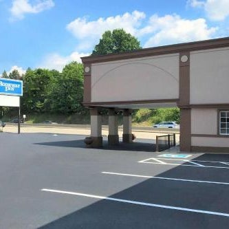 Super 8 by Wyndham Greensburg-Latrobe Thumbnail