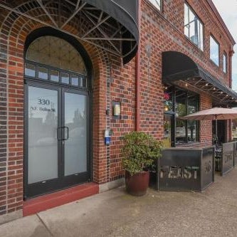 Large Eclectic 1 Br Above Restaurant 15min To Pdx Thumbnail