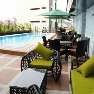 Monty Suites & Golf