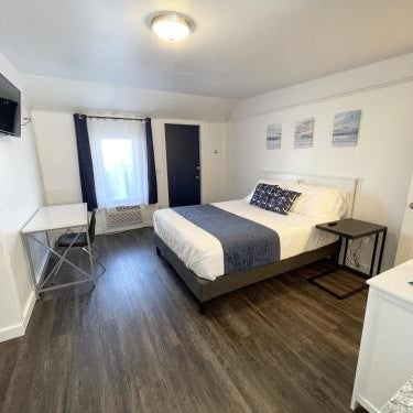 Anchor Bay Inn and Suites Thumbnail
