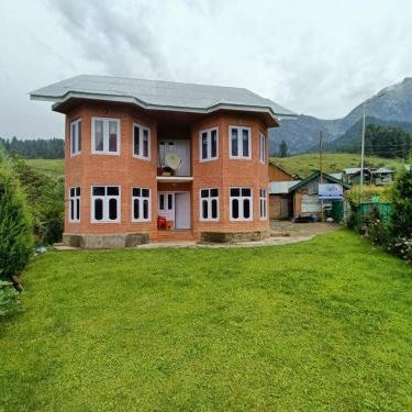 Kolahoi Heights Guest House 