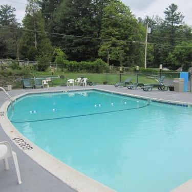 Howard Johnson by Wyndham Lake George Thumbnail