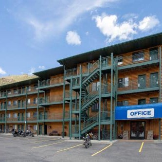 Travelodge by Wyndham Gardiner Yellowstone Park North Entr Thumbnail