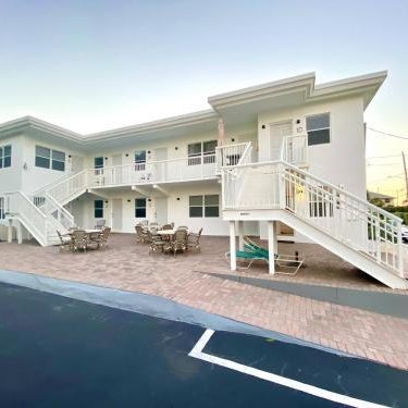 Southwinds Inn by The Gold Nests Thumbnail