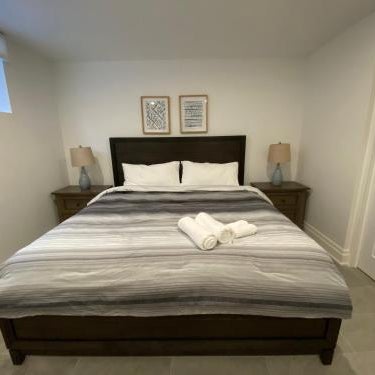 Yorkmills and Bayview !B Spacious and Stylish Private Bdr with Shared Bathroom Thumbnail