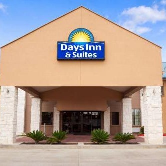 Days Inn & Suites by Wyndham Conroe North Thumbnail