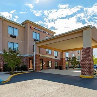 Comfort Inn & Suites Cambridge Thumbnail