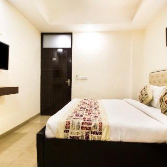 HOTEL SR LUXURY Palace Hotel 5 min from Delhi IGI Airport