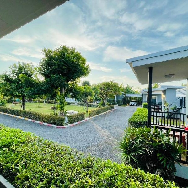 Baan Ruay Suk Resort Lopburi