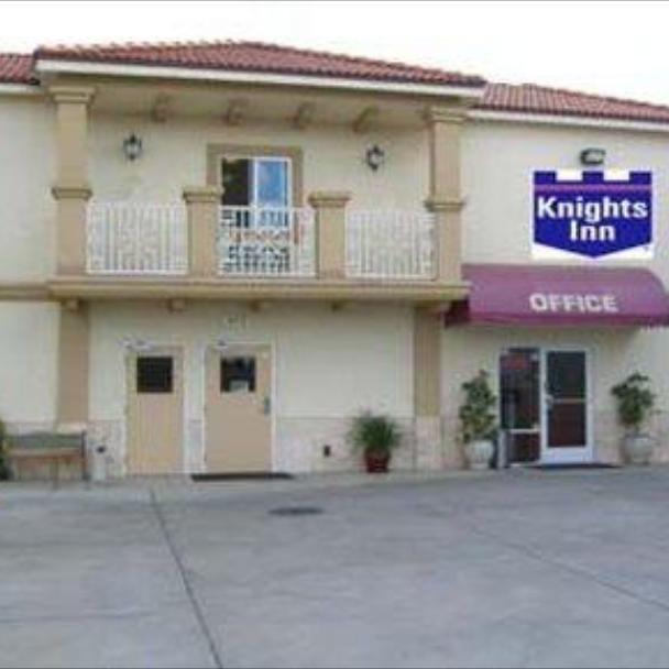 Howard Johnson by Wyndham Bakersfield Thumbnail