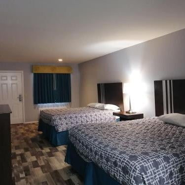 Riata Inn - Crystal City Thumbnail