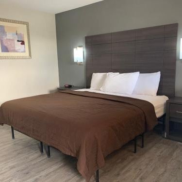 Crescent Park Motel & Suites Thumbnail